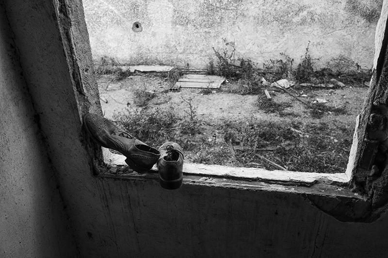 s1559 zpswhoemf7x 1 - Abandoned houses, photographs of silence.
