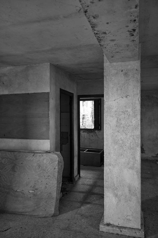 s1563 zpsbil1vflj 1 - Abandoned houses, photographs of silence.