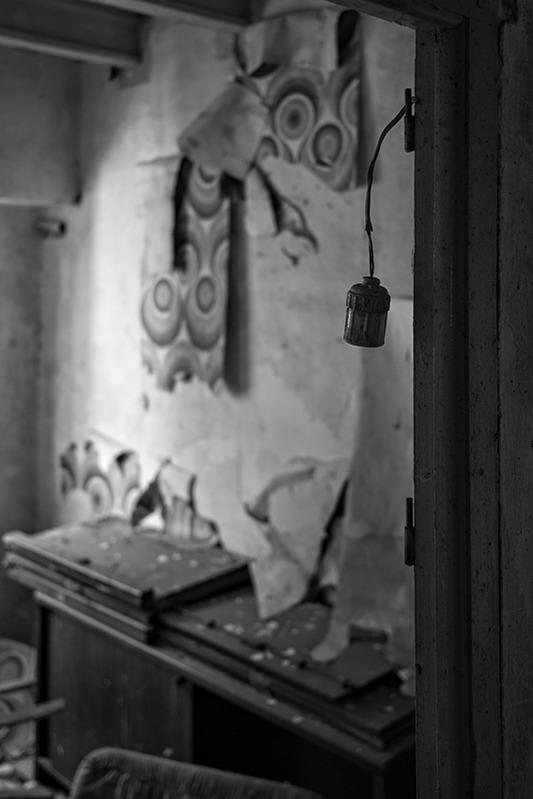 s1568 zpsbgtlbx1m 1 - Abandoned houses, photographs of silence.