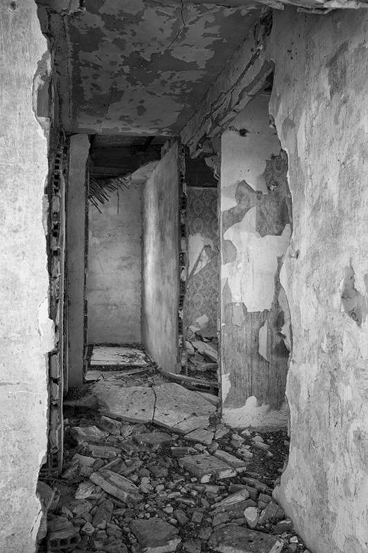 s1571 zpsapwyzuok 1 - Abandoned houses, photographs of silence.