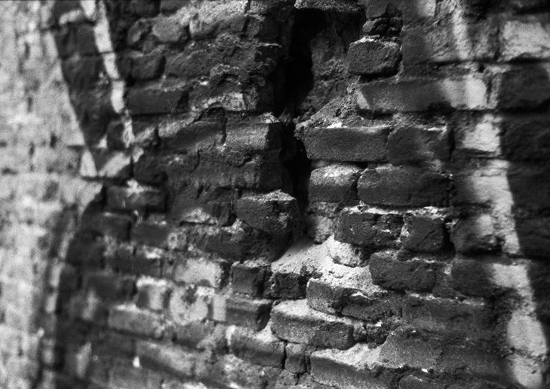 s2547 zpscjhovbuo 1 - Another brick in the wall.