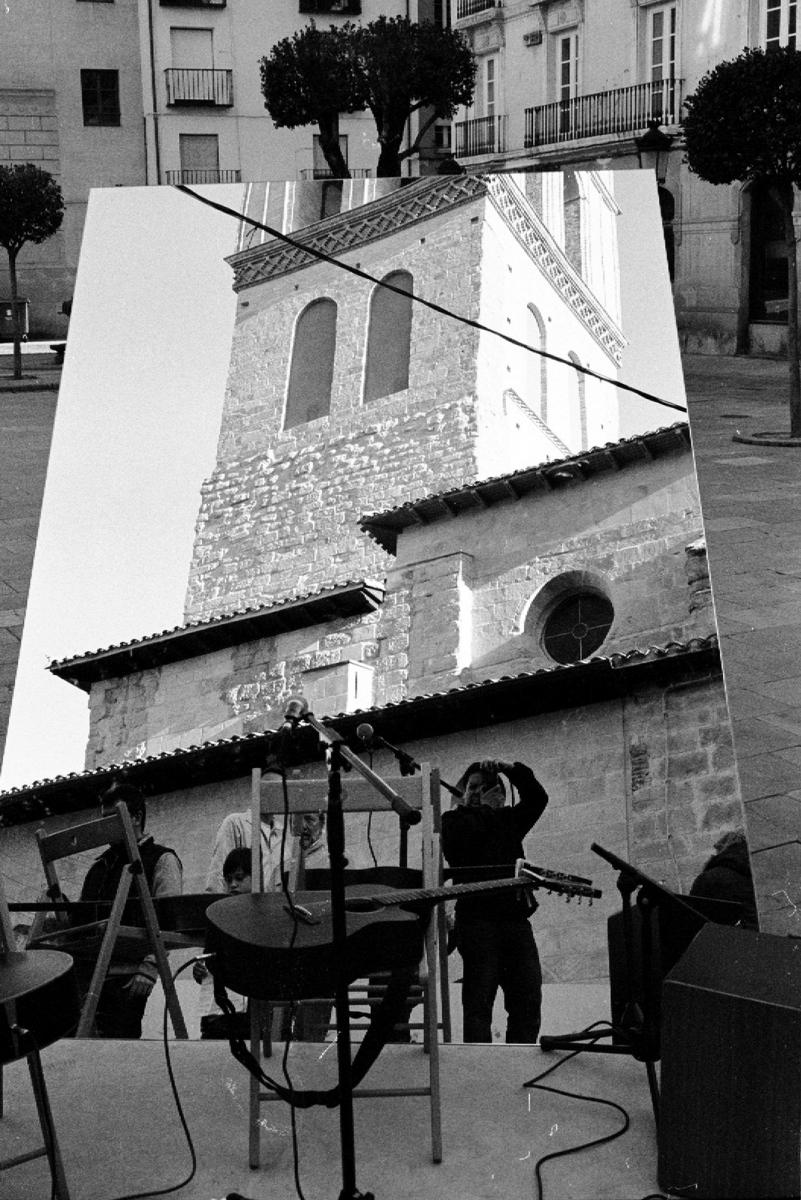 26365999403 747abe7527 h 1 - Autorretrato junto torre mudejar (y una guitarra)