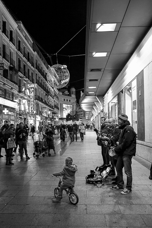 M sica en Preciados - Ahora que se puede volver a pasar por el centro de Madrid