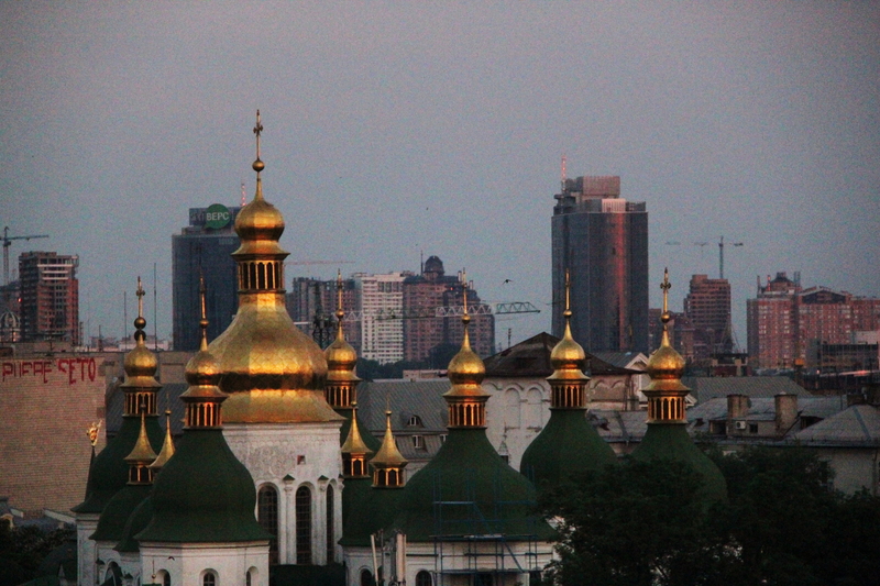 San Andrés y su Kiev moderna más allá del Dnieper